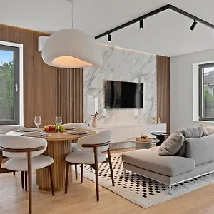  Villa Luxurious Near Therme & Airport Romania